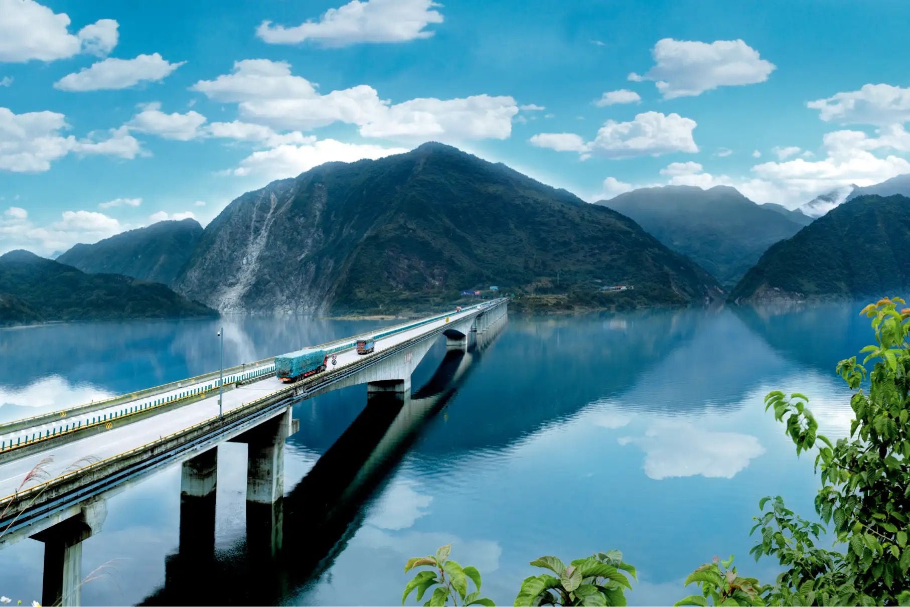 Sprawling highway system borders city skyscrapers along Highway 75 in Dallas, Texas